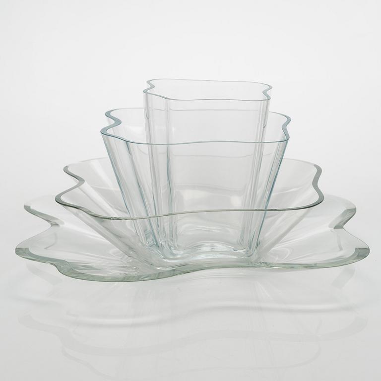 Alvar Aalto, glasskulptur, "Aalto-blomman", 4 delar, signerade Alvar Aalto och Alvar Aalto Iittala 99/1991.