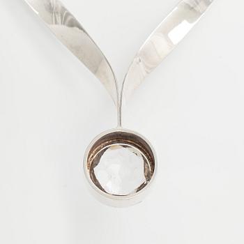 Kaulaketju ja rannekoru, viistehiotut vuorikristallit, hopeaa, Kaunis Koru 1972.