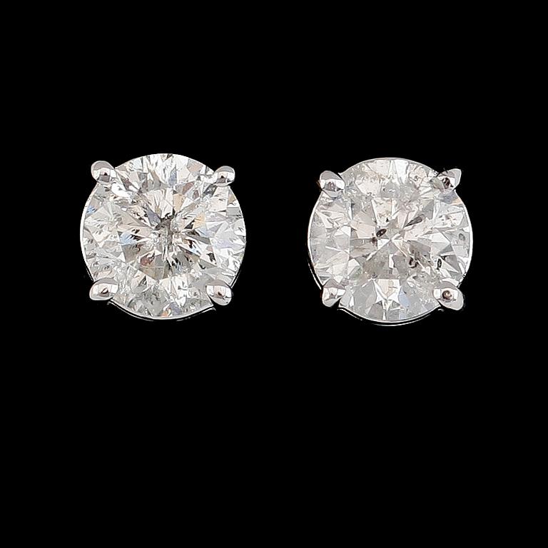 ÖRHÄNGEN, 1 par, 18K vitguld, solitära briljantslipade diamanter tot ca 1.84 ct.
