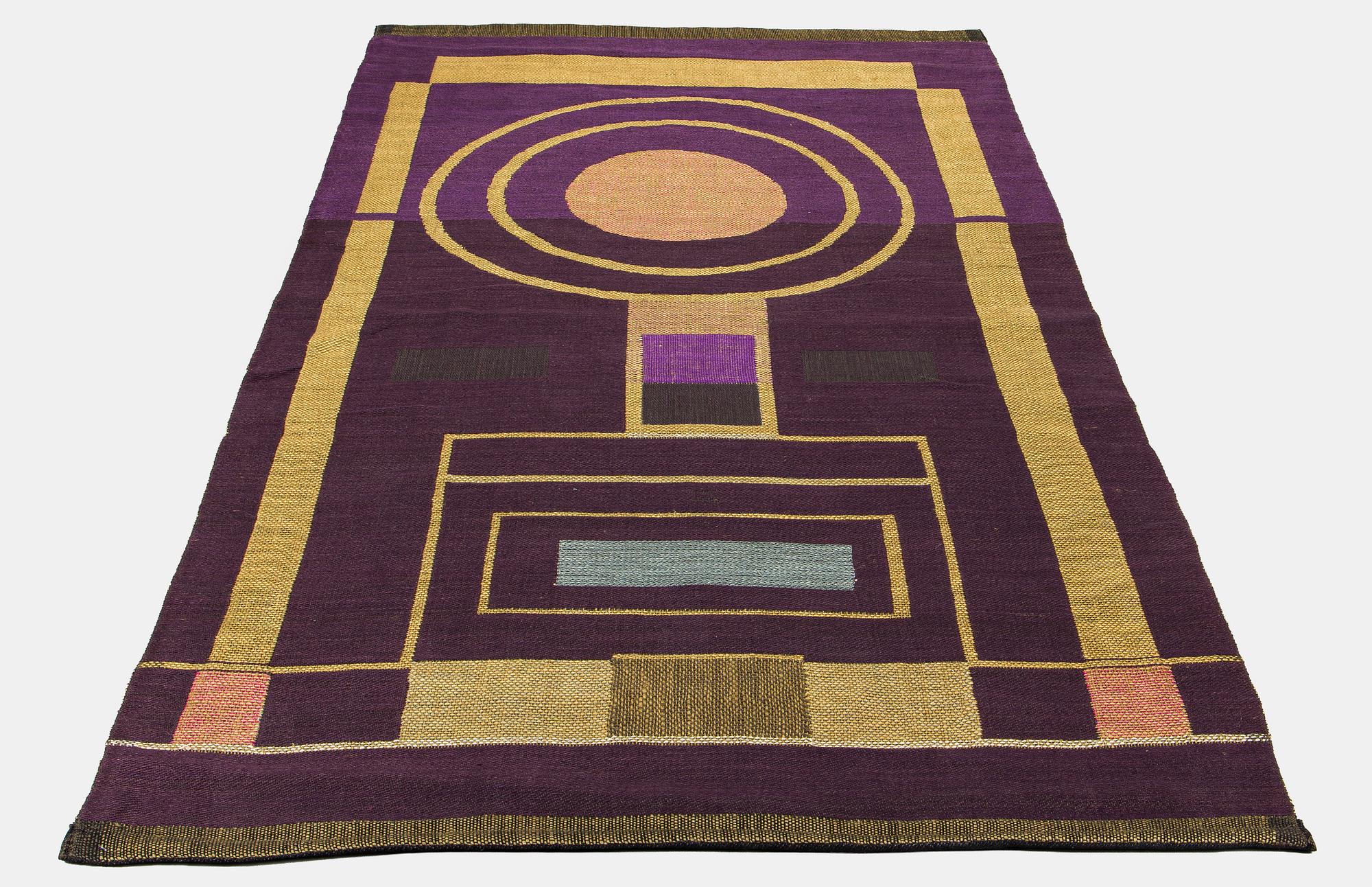 Dora Jung, kuvakudos, signeerattu, noin 214 x 114 cm.