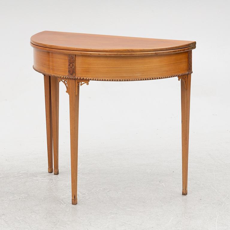 A late Gustavian card table, from around the year 1800.