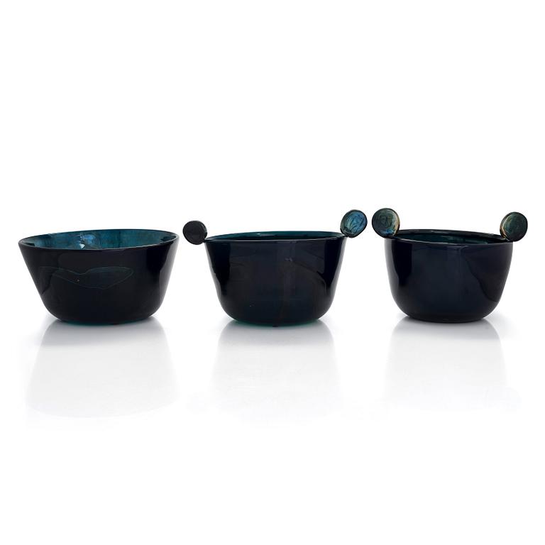 Oiva Toikka, A set of three 'Pom-pom' bowls, signed Oiva Toikka Nuutajärvi Notsjö.