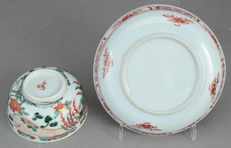 TALLRIKAR, 3 st, och KOPP med FAT, porslin, Kina, 1700-tal.