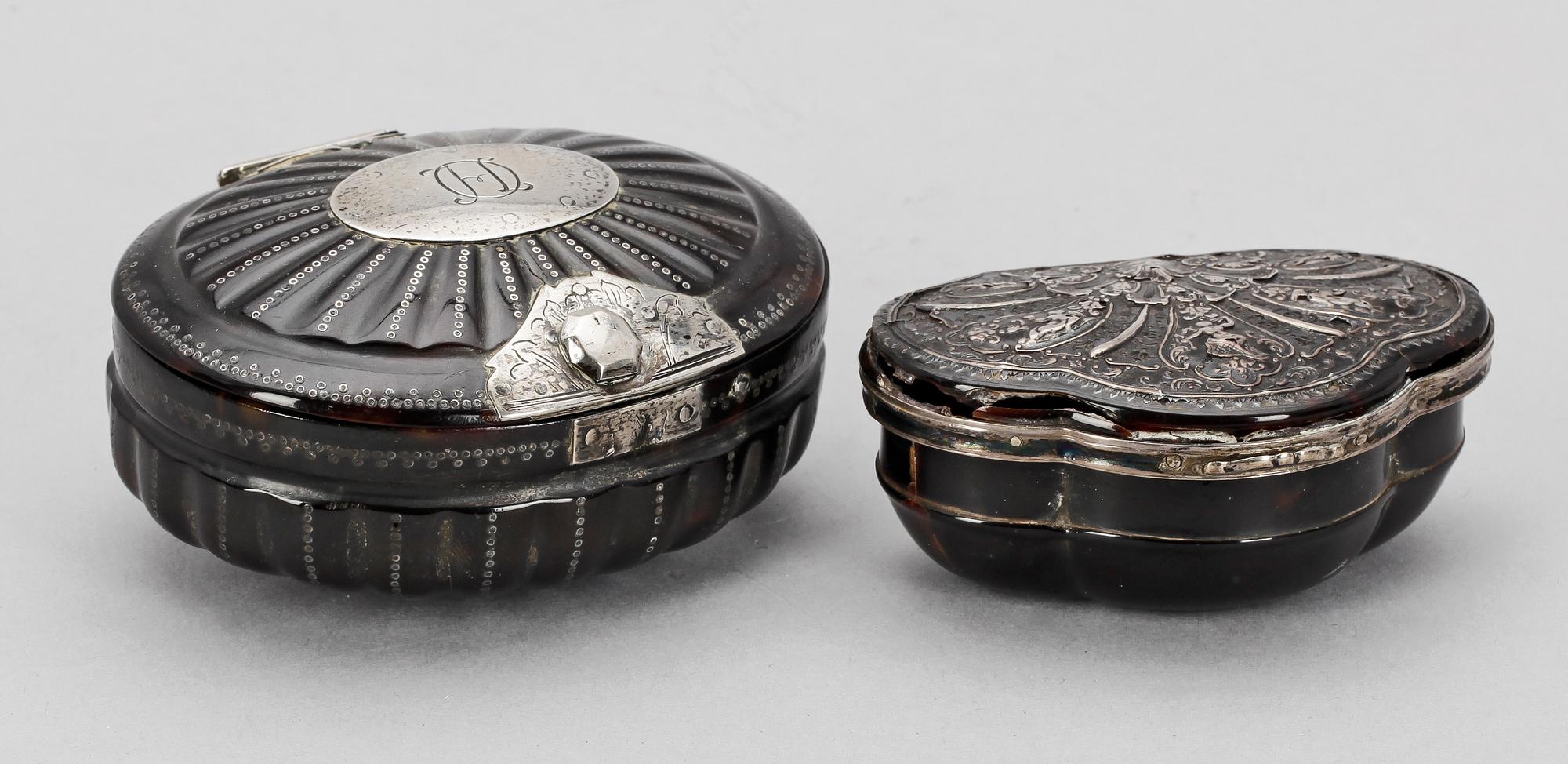 SNUSDOSOR, 2 st, sköldpadd. Senbarock, 1700-talets mitt.