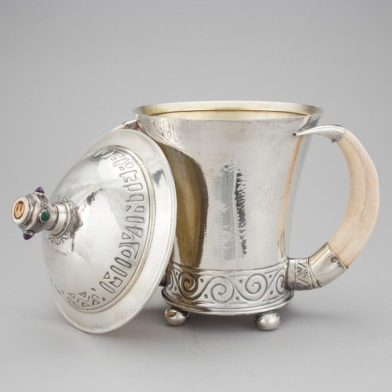 POKAL och BOK, silver, "Midvinterpokalen 1915", Svenska motorcykelklubben, GAB, 1915. Total vikt (exkl bok) 1400g.