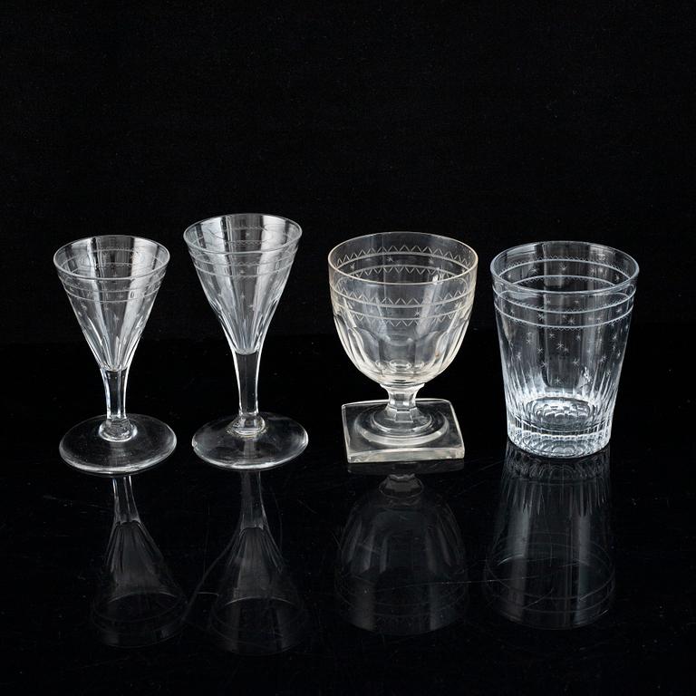 A part glass service, 20th century (25 pieces).