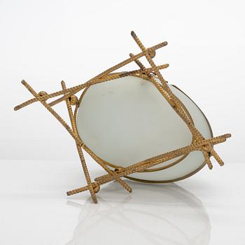 A late 19th-century egg shape glass box.