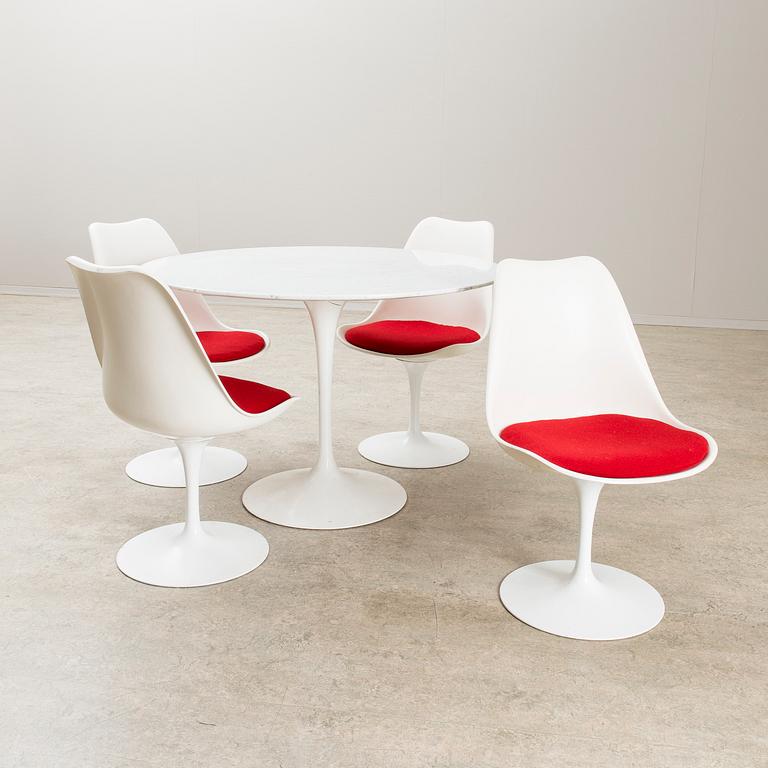 EERO SAARINEN, BORD OCH FYRA STOLAR. Tulpan-serien. Knoll International, USA 1955.