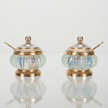 SALTKAR, ett par, lysterglas och förgylld metall, 1900-talets början.