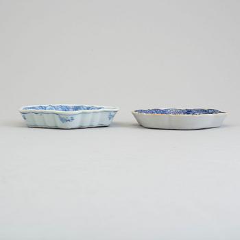 COASTERS, två stycken, kompaniporslin. Qing dynastin, Qianlong (1736-95).