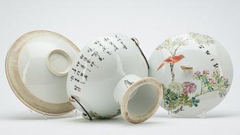 SKÅL PÅ FOT, porslin. Kina, sekelskiftet 1800/1900.