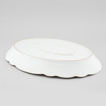 A porcelain serving dish, by Teichert-Werke in Meissen, second half of the 20th century.