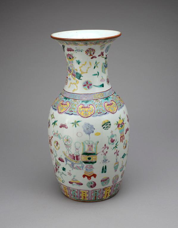 VAS, porslin, Kina, 1900-tal.