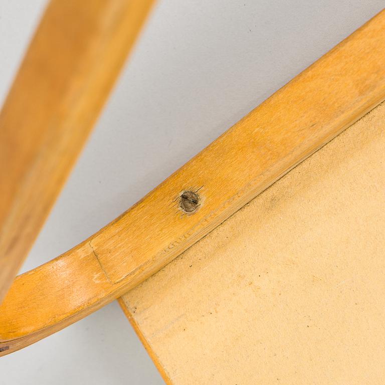 Alvar Aalto, vägghyllor, 2 st, modell 112/L för O.Y. Huonekalu- ja Rakennustyötehdas A.B 1900-talets mitt.