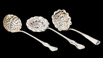 STRÖSKEDAR, 2 st, silver. 1800-talets mitt. Tot vikt 149 g., samt STRÖSKED, nysilver.