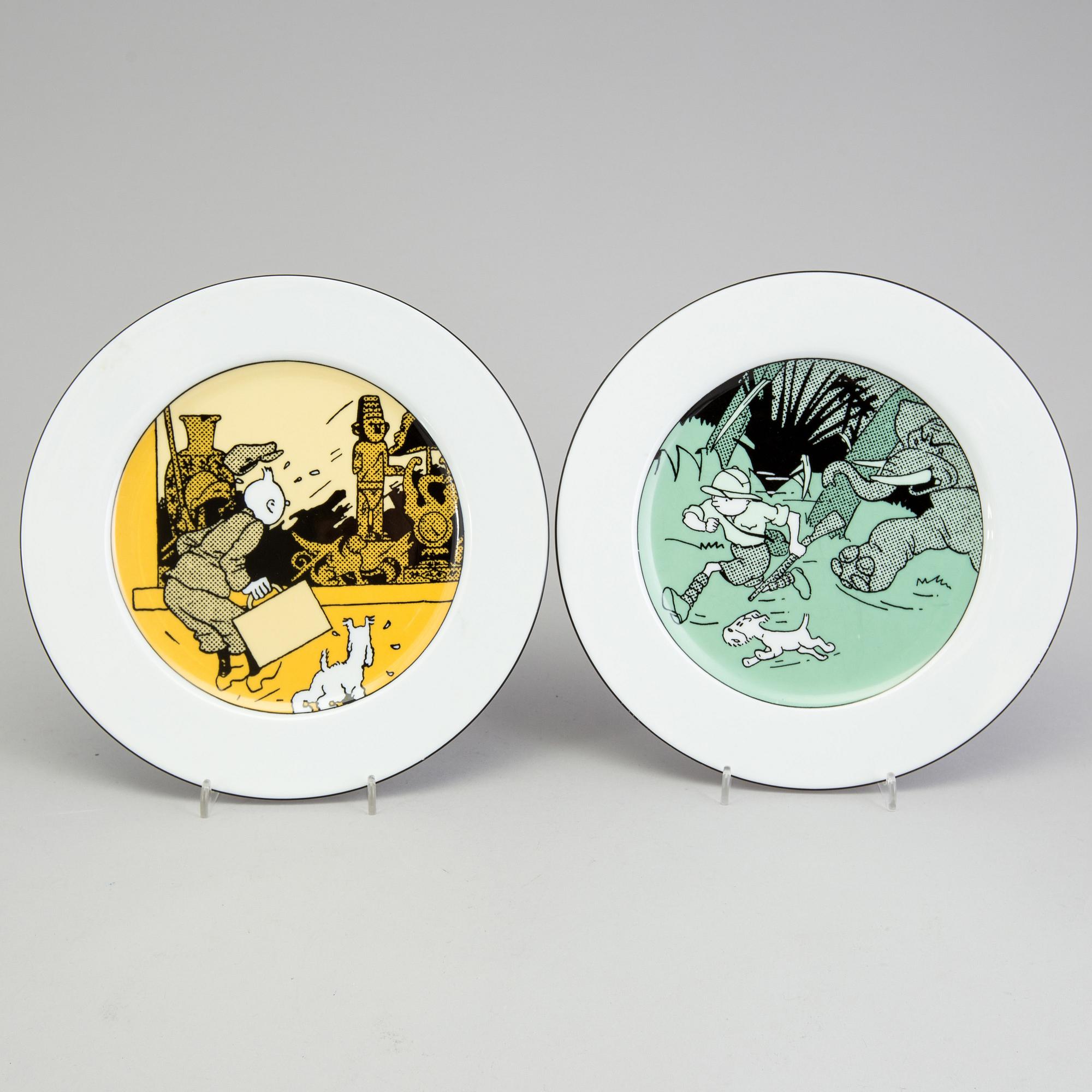 A set of 6 dinnerplates and two small plates and a serving tray depicting Tintin, Axis, France.