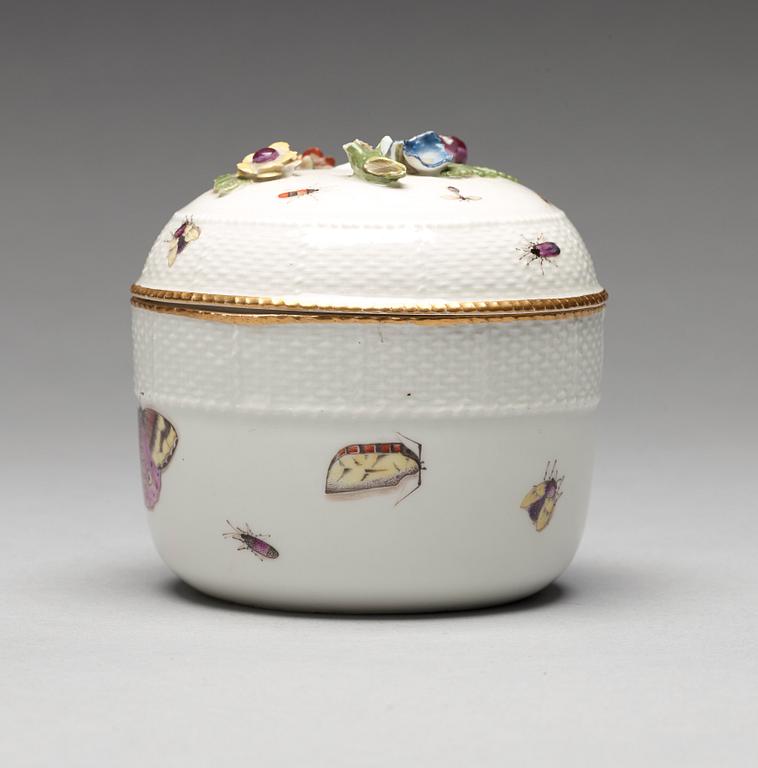 SOCKERSKÅL med LOCK, porslin. Meissen, 1740/50-tal.