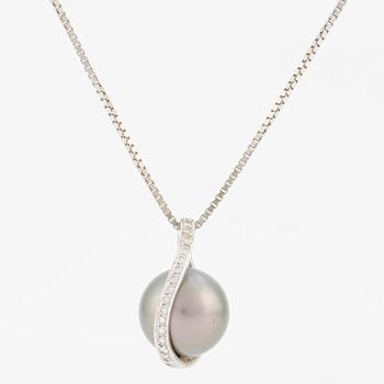 Pendant with 18K white gold chain featuring a cultured Tahitian pearl and round brilliant-cut diamonds.