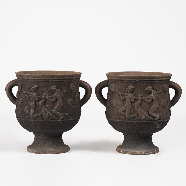 Ivar Johnsson, trädgårdsurnor, ett par, "Diana", Näfveqvarns bruk, Swedish Grace.