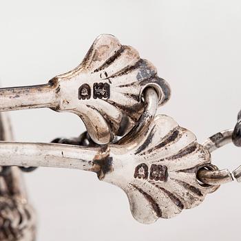 Teekannu lämmittimellä, sterlinghopeaa, Edward Barnard & Sons Ltd, Lontoo 1913.