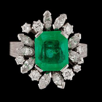 76. A step cut emerald, total carat weight circa 4.00 cts and diamond ring, total carat weight circa 1.40 cts.