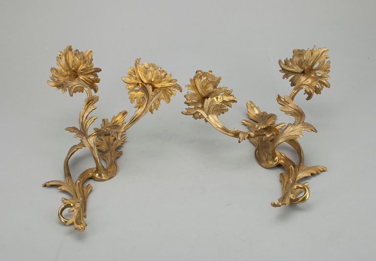 APPLIQUER, ett par, förgylld brons, rokokostil, 1800-talets slut.