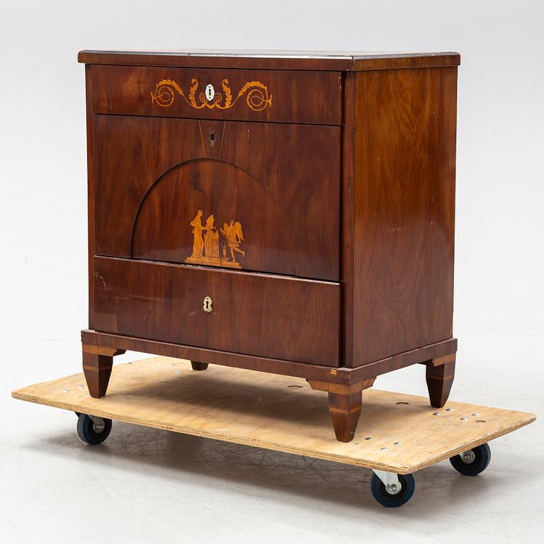 Byrå, Empire, Danmark, tidigt 1800-tal.