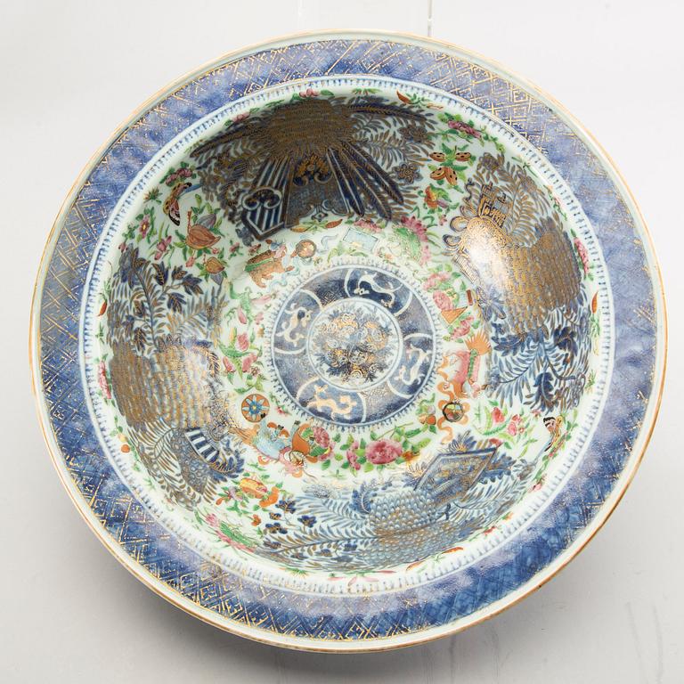 A Chinese Jiaqing porcelain bowl.