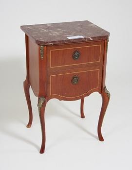 BYRÅ, gustaviansk stil, 1900-talets slut.