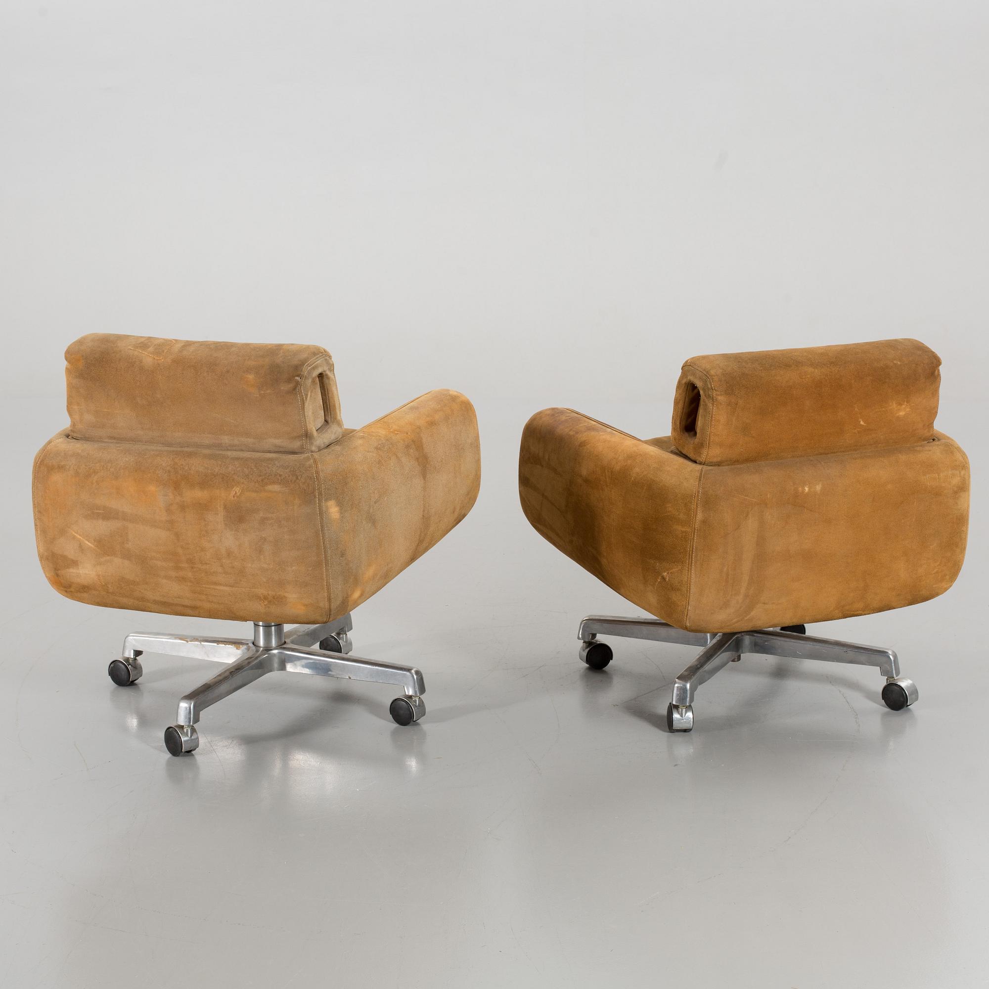 A pair of Doerner Faultless 1970's loungechairs.