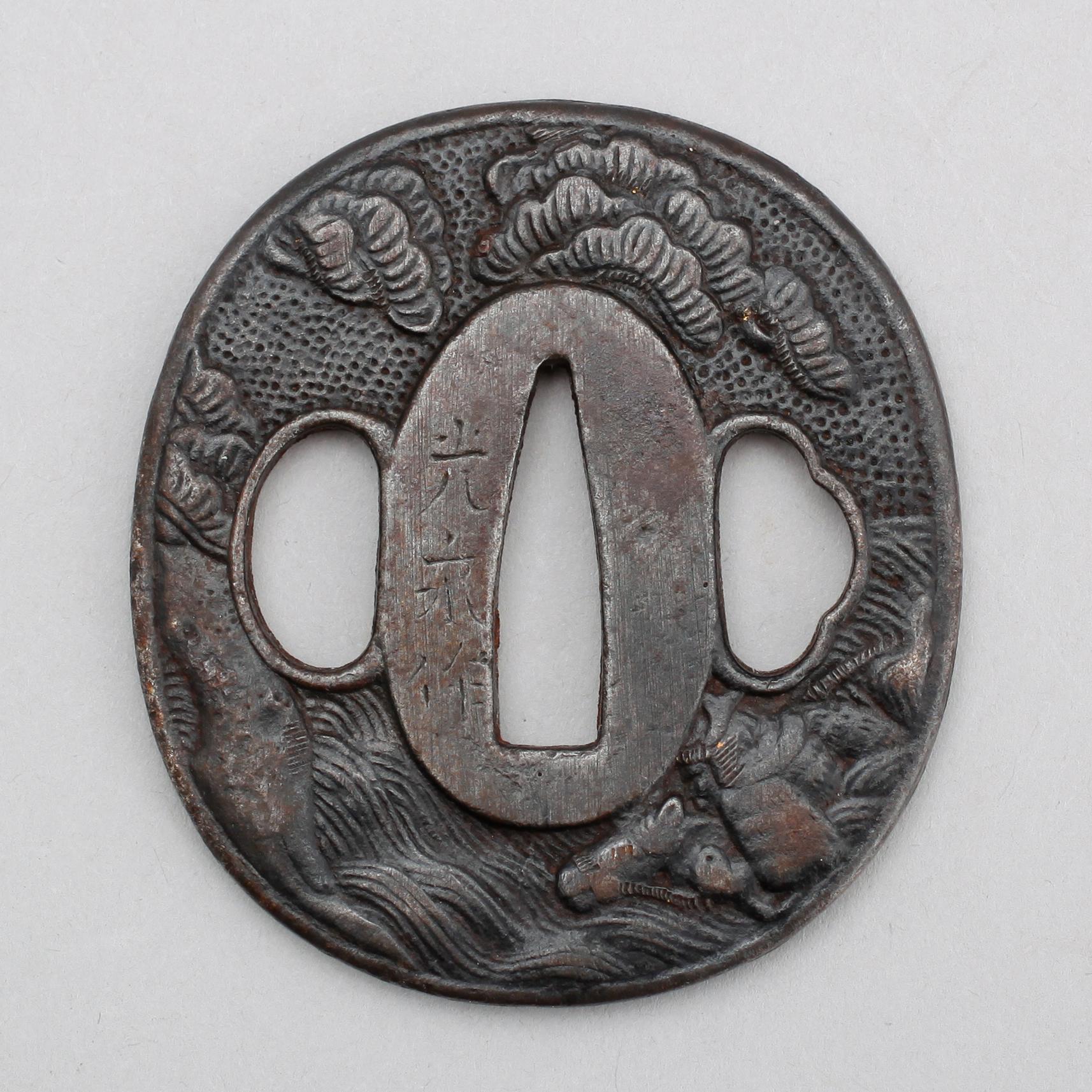 TSUBA, järn, signerad Mitsunaga, 1800-/1900-tal.