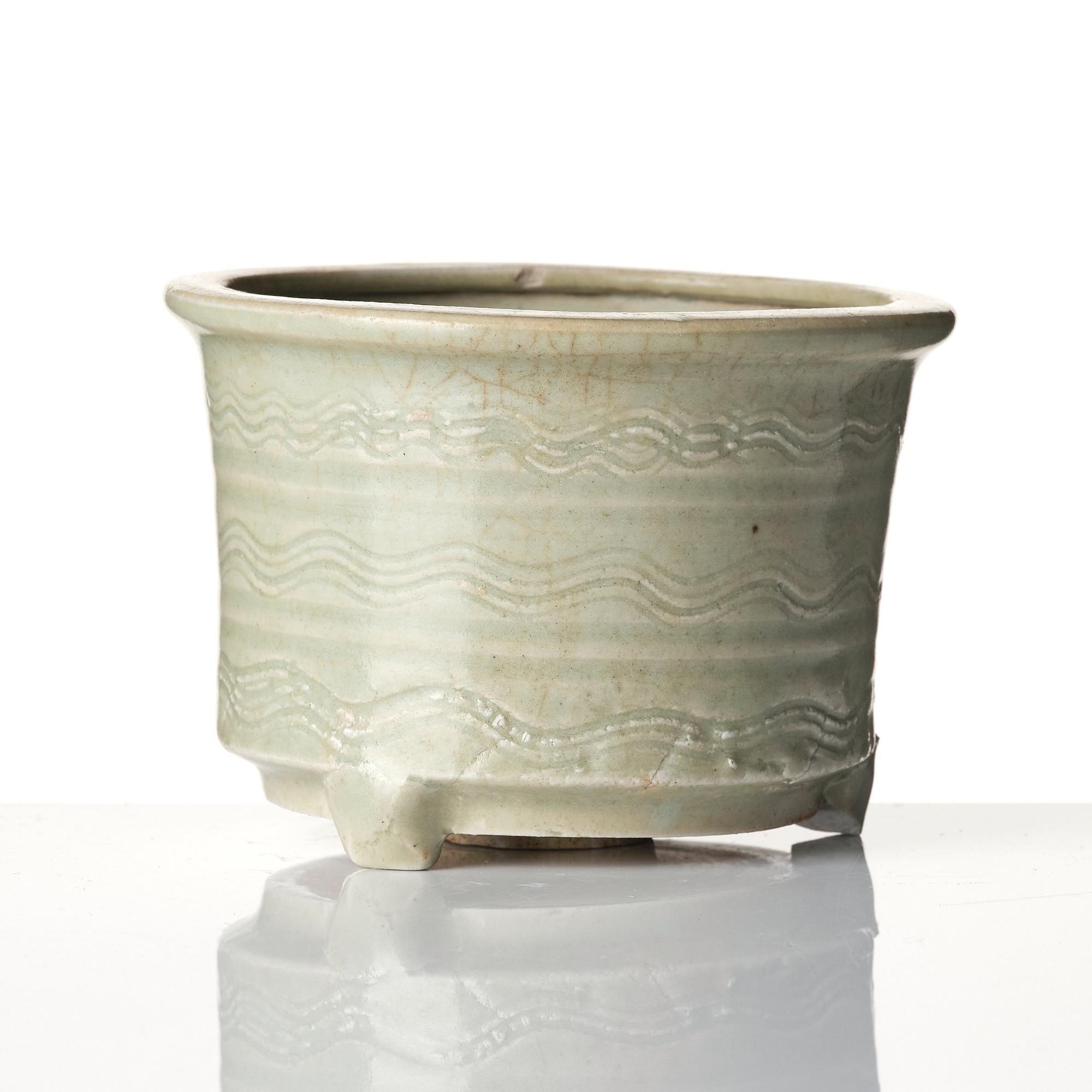 A celadon tripod censer, 16/17th century.