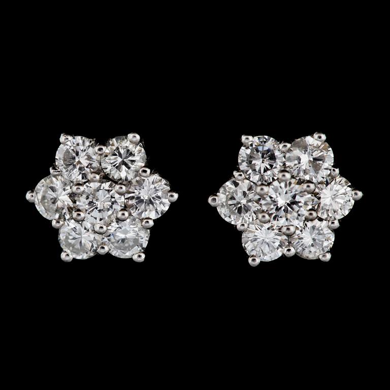 A pair of  diamond flower earrings, tot. app. 1.90 cts.