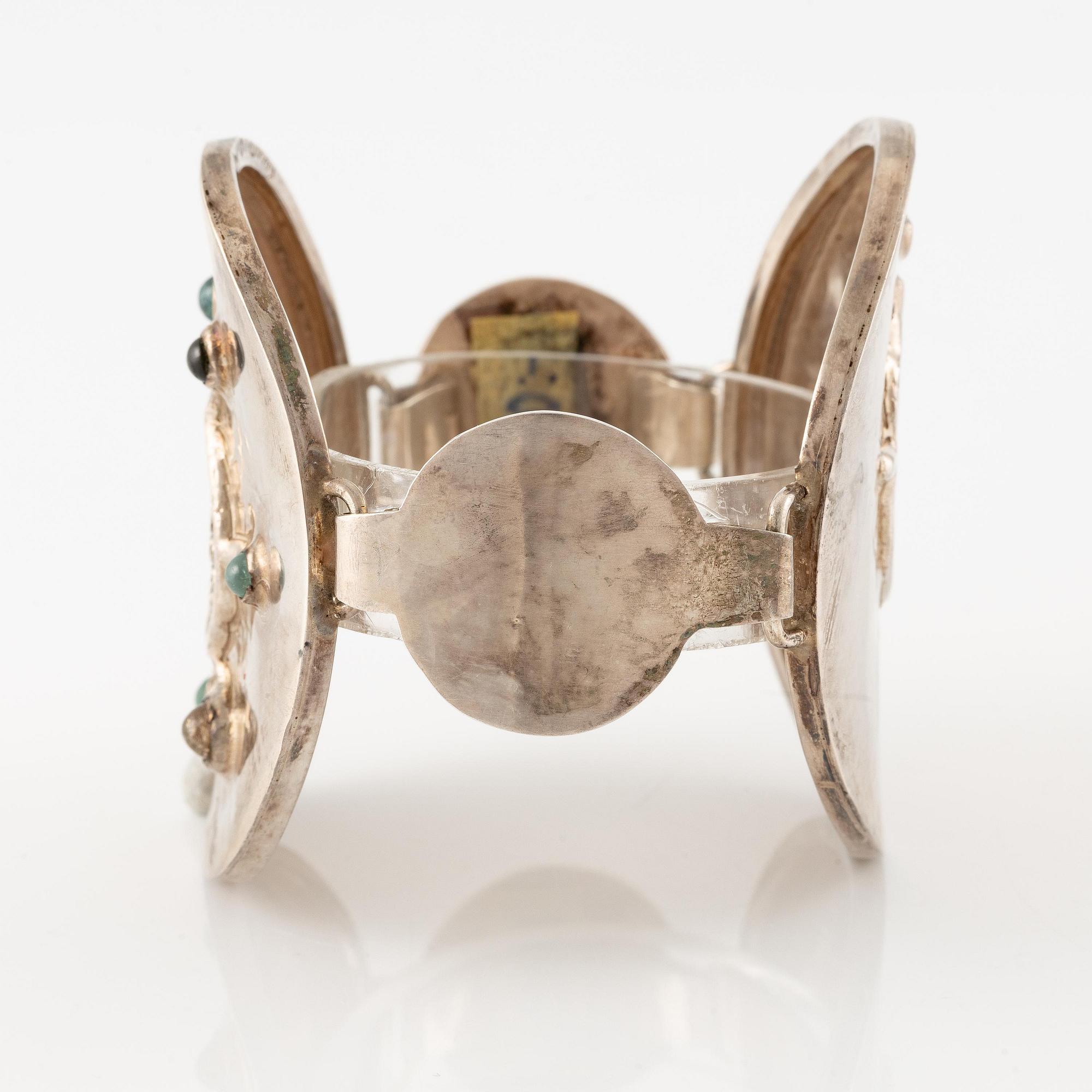 Lars Arby, ett armband, sterlingsilver med gröna stenar, Göteborg 1967.