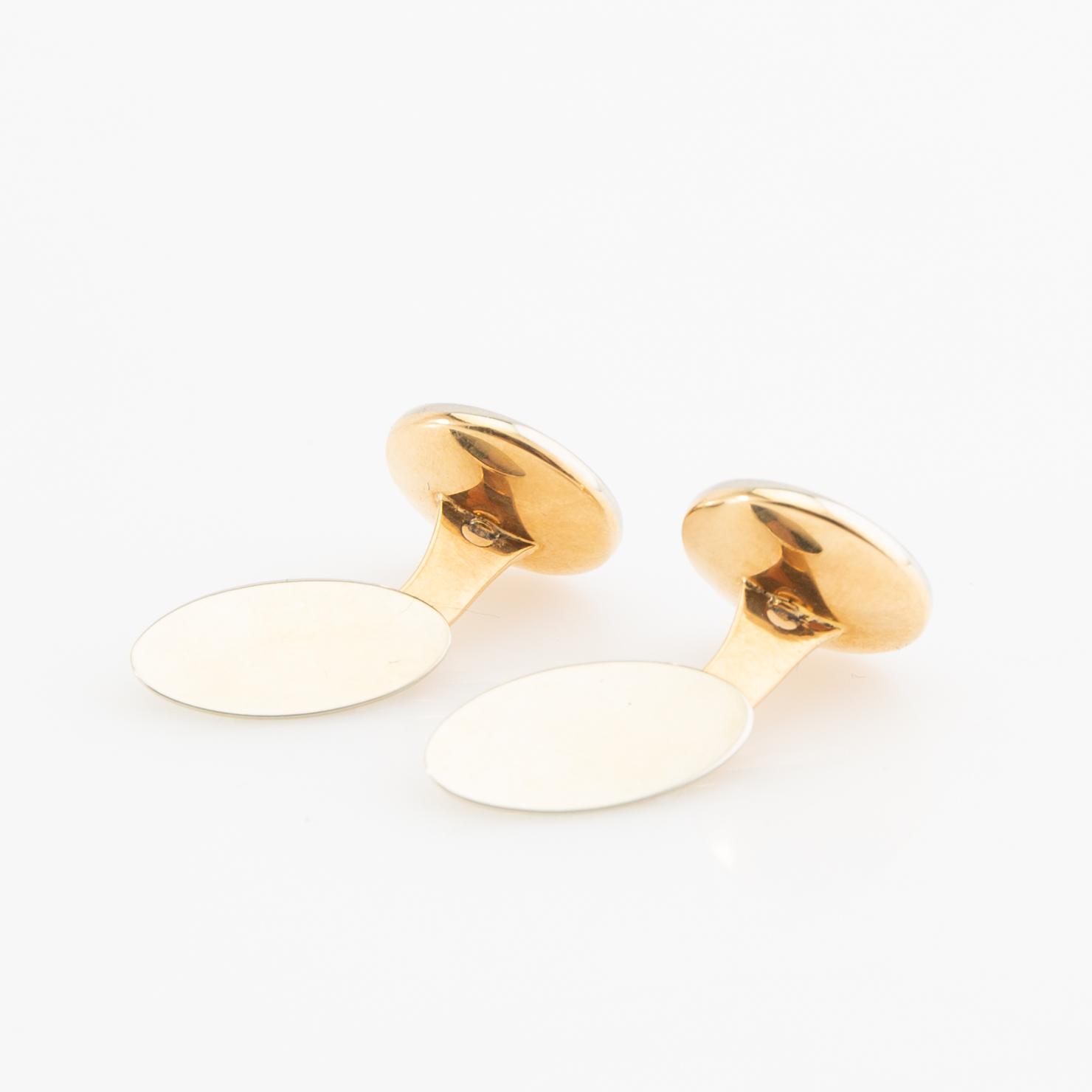 Manschettknappar, ett par, 18K guld med pärlemor och runda briljantslipade diamanter.