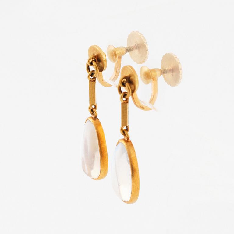 Wiwen Nilsson, a pair of 18K gold earrings set with cabochon-cut moonstones, Lund 1947.