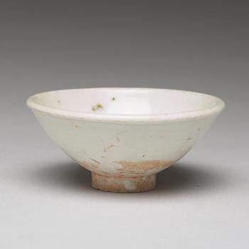 A white glazed bowl, Song dynasty (960-1279).