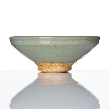 A pale green jun glazed bowl, Jin/Yuan dynasty.
