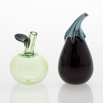 Oiva Toikka, two glass figurines, signed signerade O. Toikka Nuutajärvi.