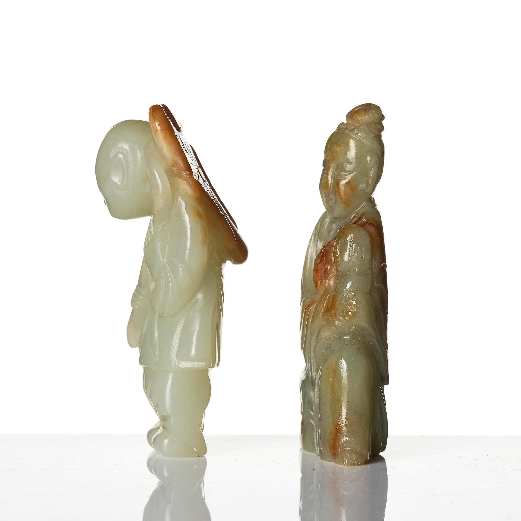 Figuriner, två stycken, jade. Sen Qingdynasti.