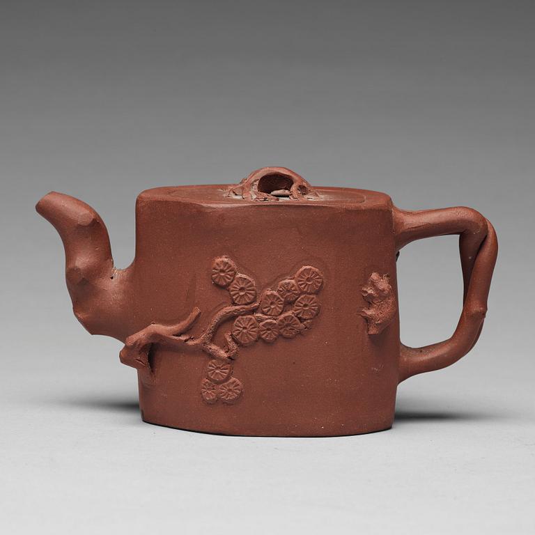 A Yixing teapot with cover, Qing dynasty, 19th Century. With sealmark to base.