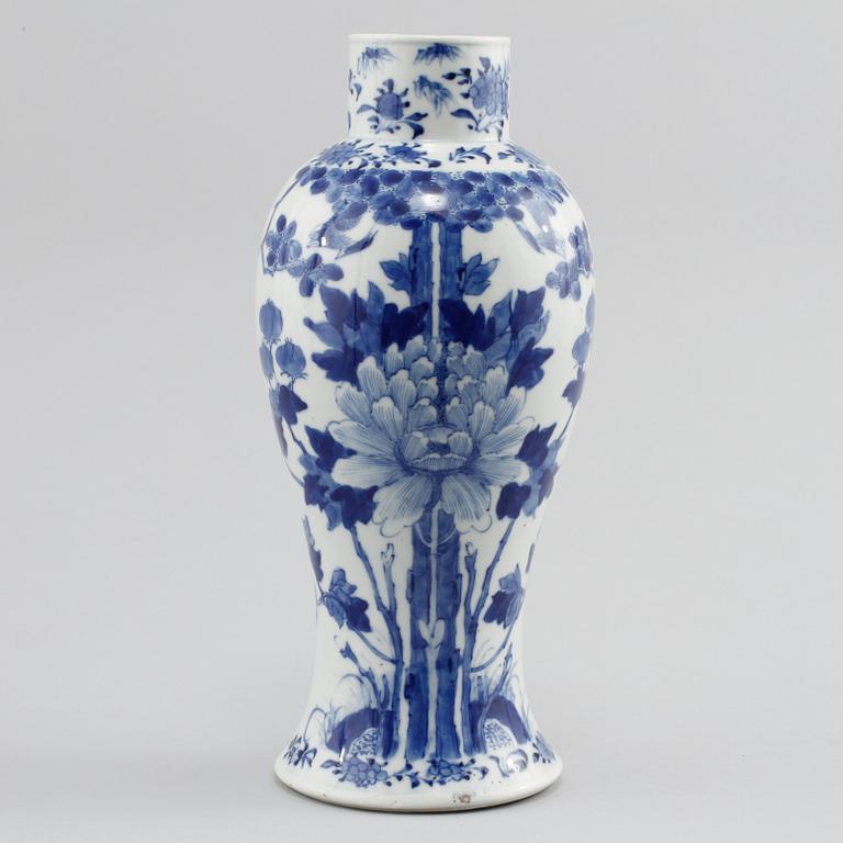 VAS, porslin, Kina, 1800-tal.