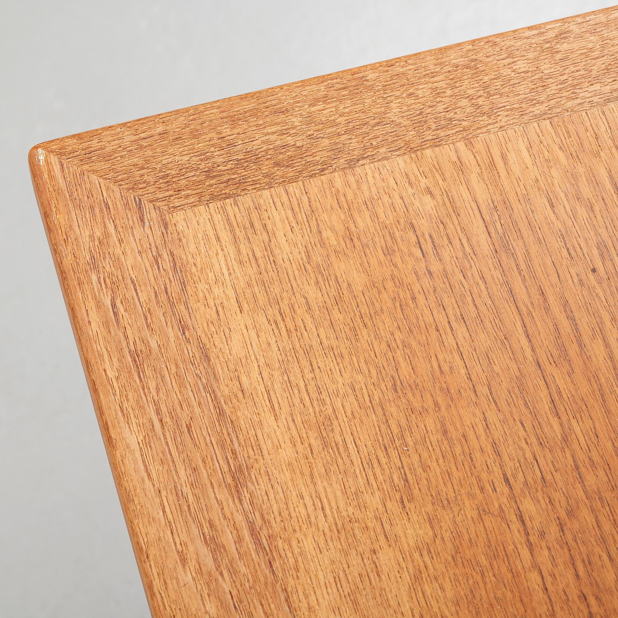 Hans J. Wegner, skrivbord, teak och ek med stålstag, "JH 571", Johannes Hansen, Danmark 1950-60-tal.
