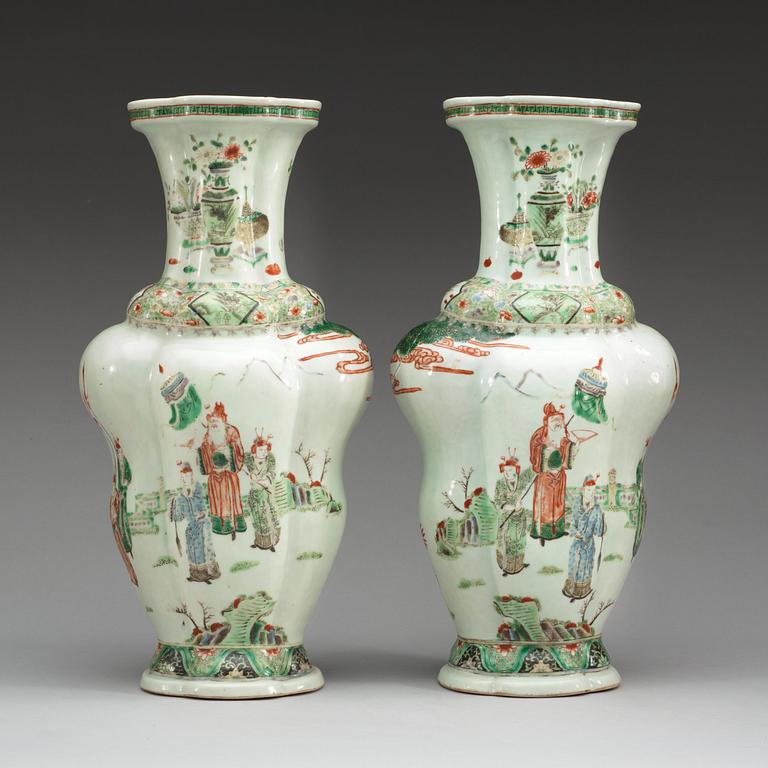 A pair of famille verte vases, Qing dynasty, late 19th Century.