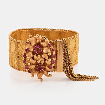 An 18K gold bracelet set with rubies.