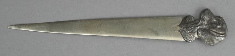 BREVKNIVAR, 2st, en WMF en med silverfäste, 1900-talets första hälft.