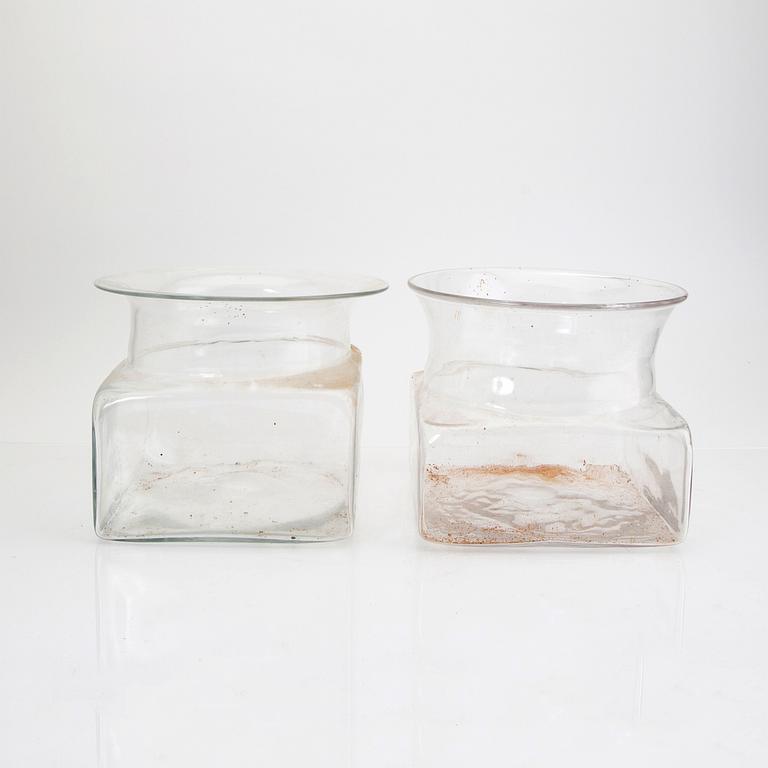 Signe Persson-Melin, a set of two glas jars "Sill i kvadrat" Boda Nova later part of the 20th century.