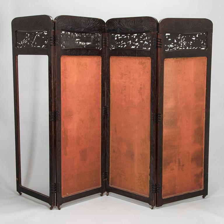 A Japanese folding screen from Meiji period, circa 1900.