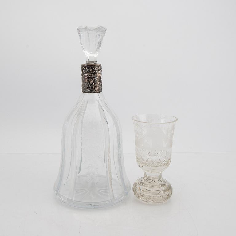 Karaff med silverfattning samt frimurarglas sent 1800-tal.