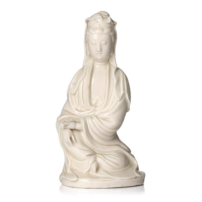 A blanc de chine figure of Guanyin, Qing dynasty. 19th century.